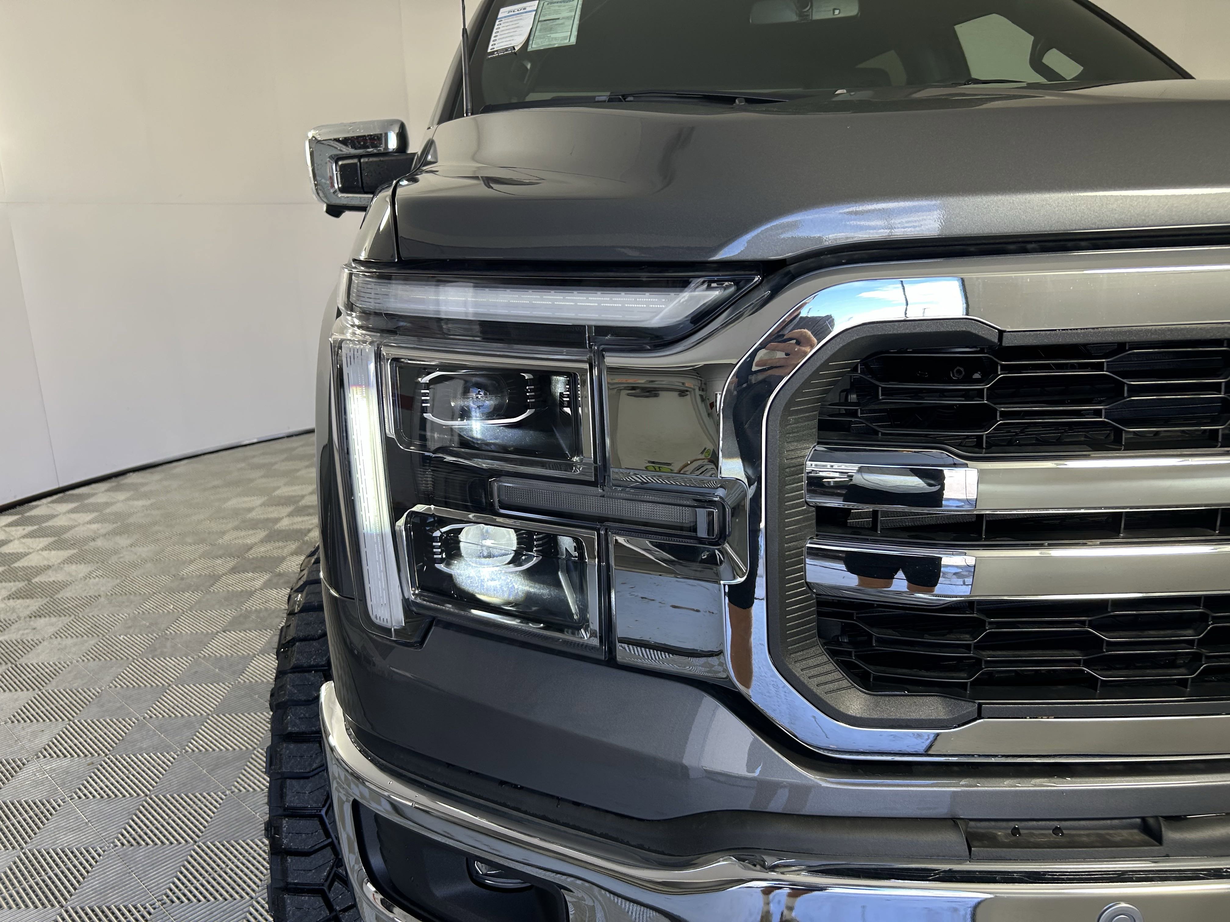 2025 Ford F-150 Lariat photo 9