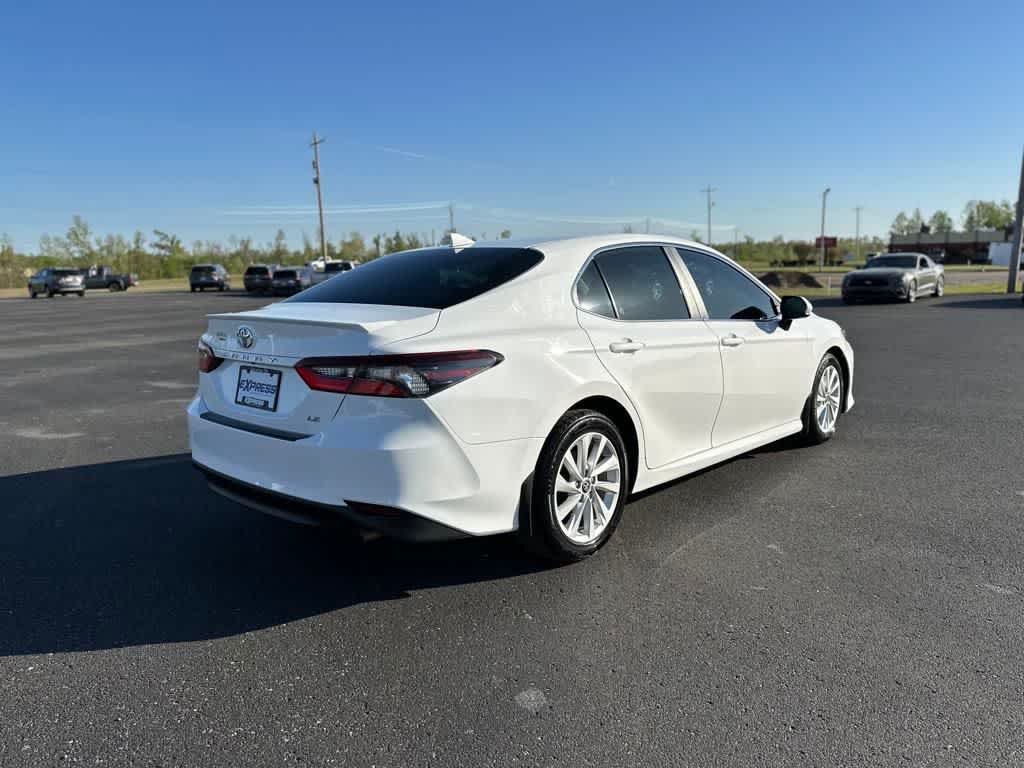 2023 Toyota Camry LE photo 3