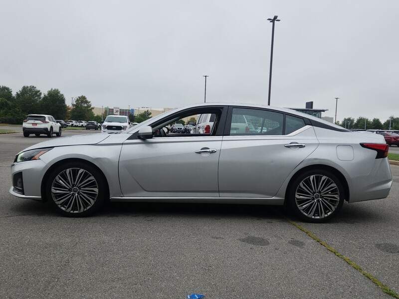 2023 Nissan Altima 2.5 SL photo 5