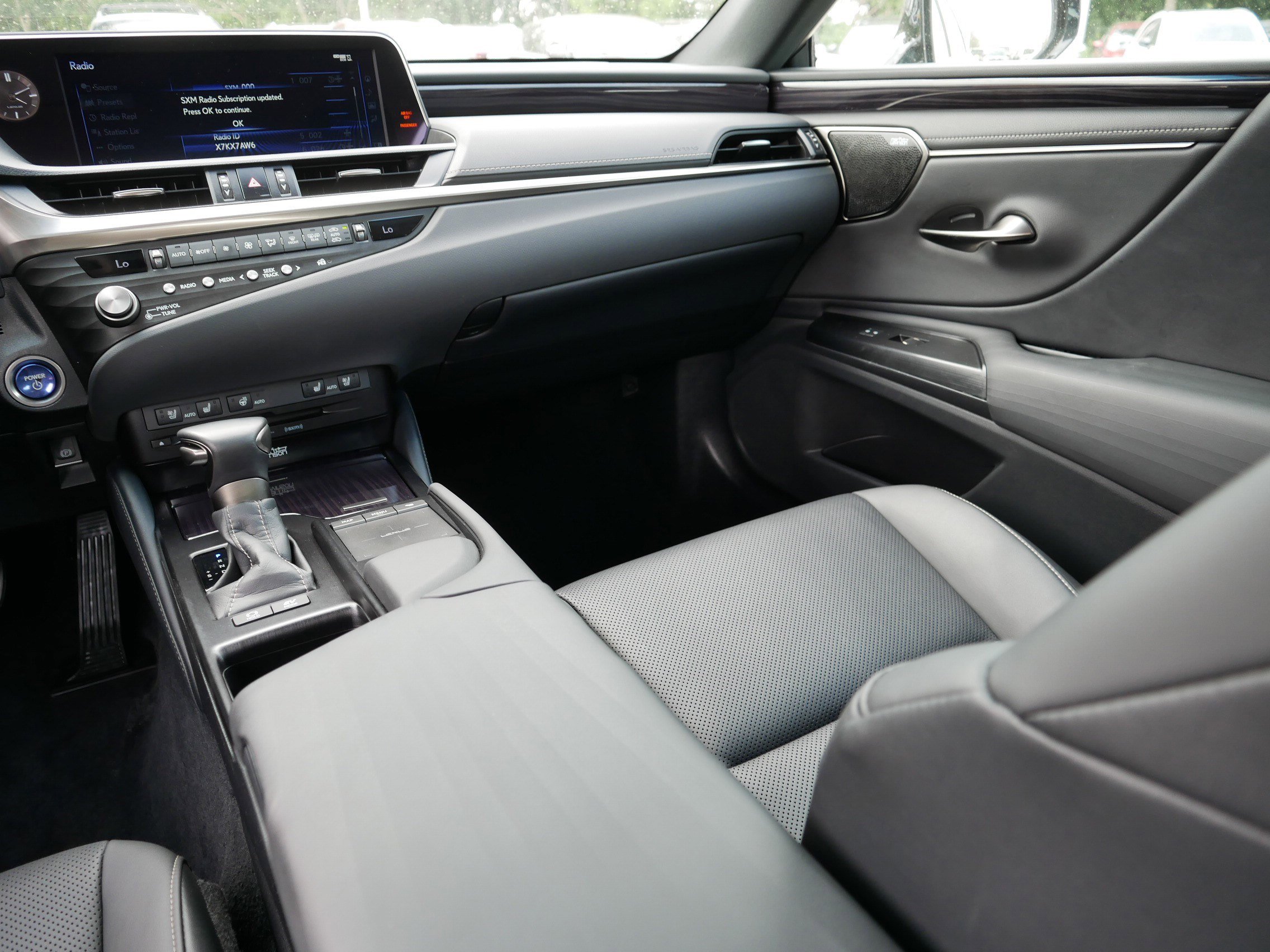 2021 Lexus ES 300h photo 10