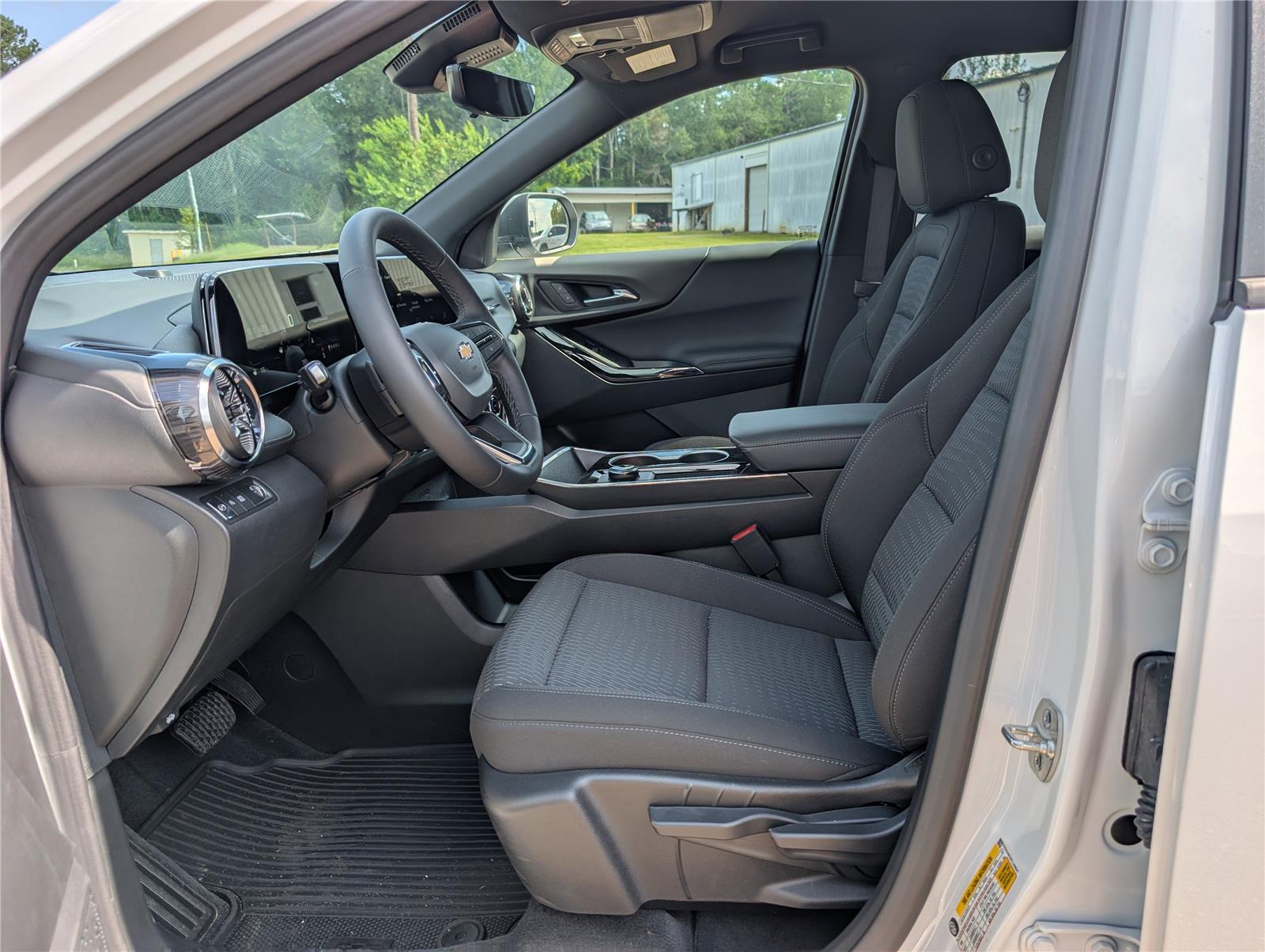 2026 Chevrolet Equinox LT photo 9