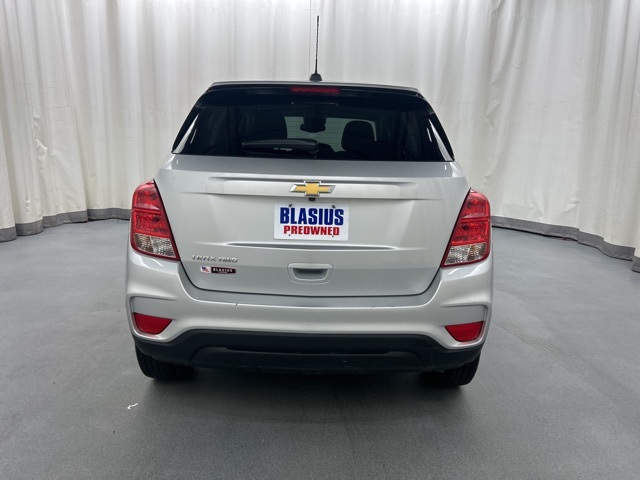 2022 Chevrolet Trax LS photo 3