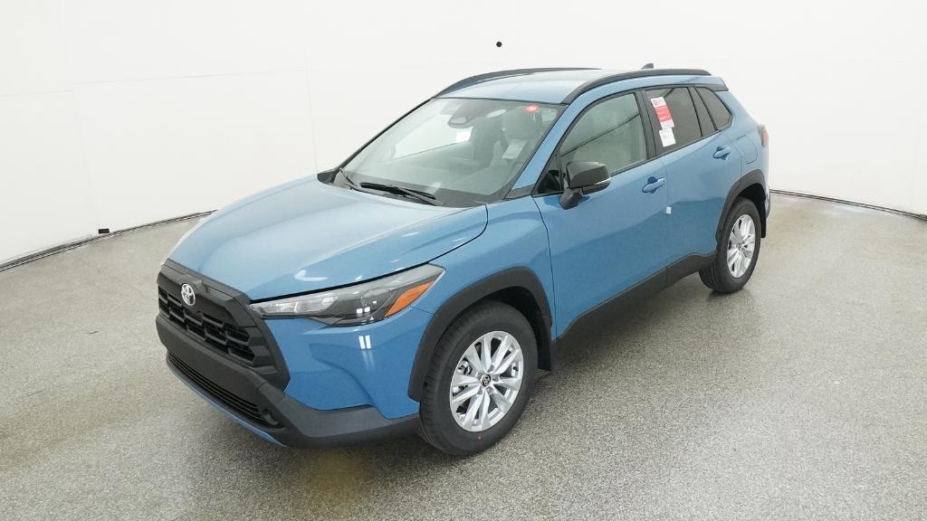 2026 Toyota Corolla Cross LE's photo