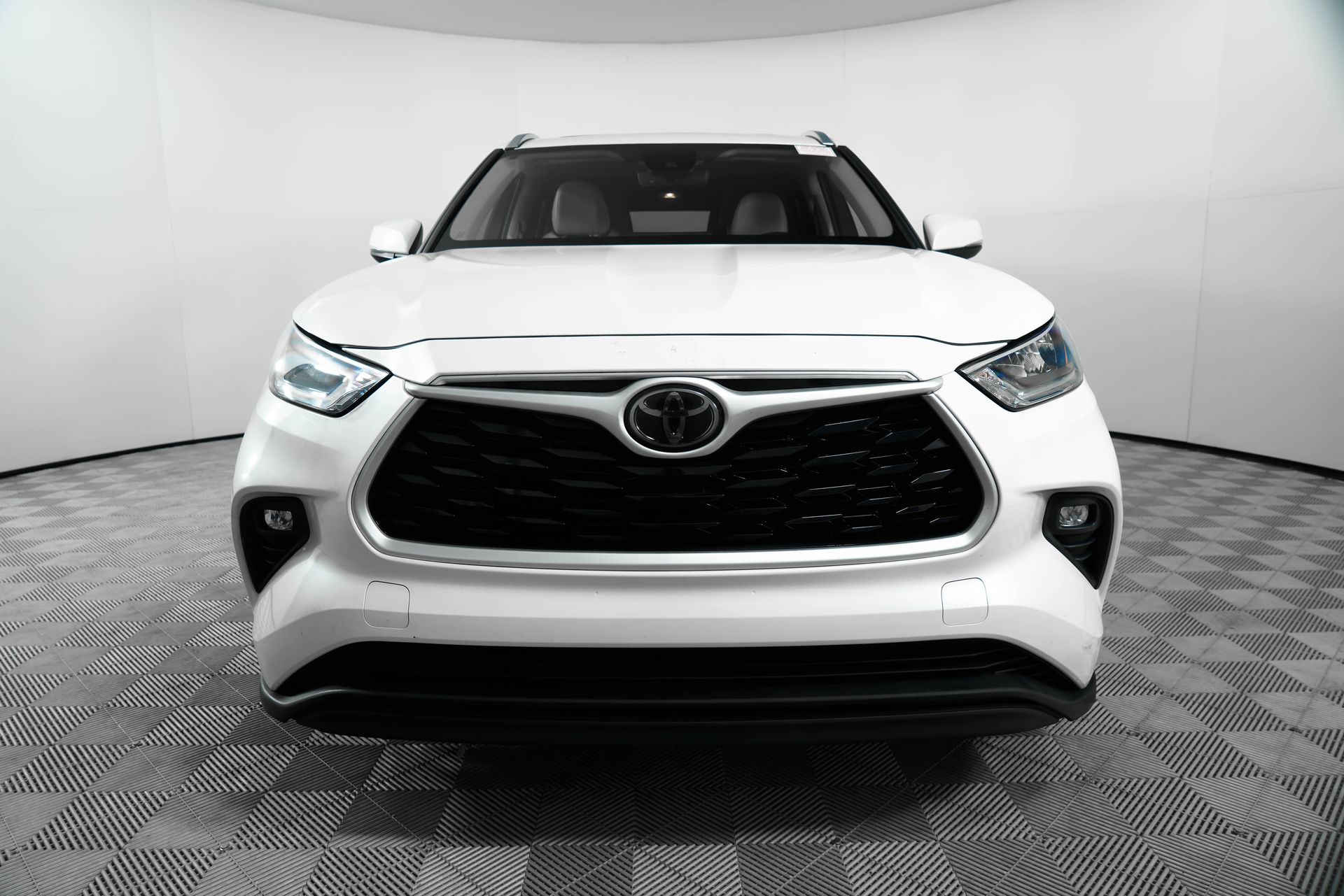 2020 Toyota Highlander XLE photo 3