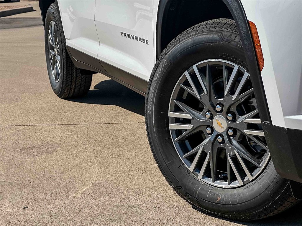 2026 Chevrolet Traverse photo 2