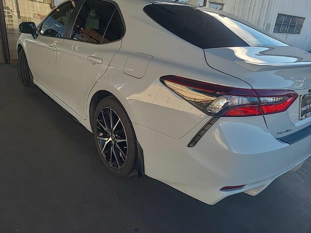 2023 Toyota Camry SE photo 3