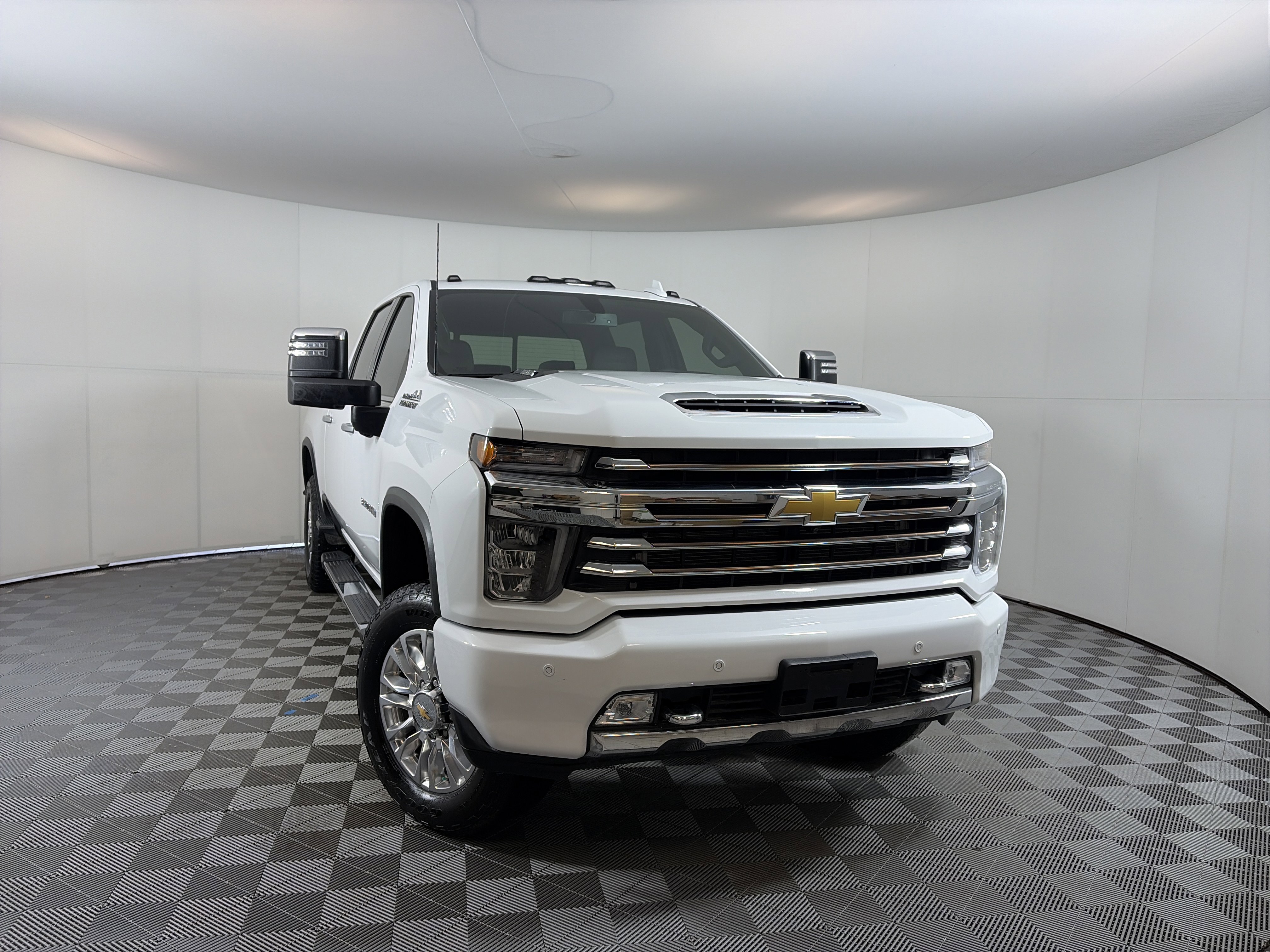 2023 Chevrolet Silverado HD High Country's photo
