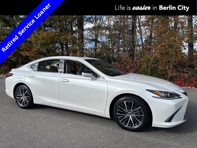 2025 Lexus ES Hybrid 300h's photo