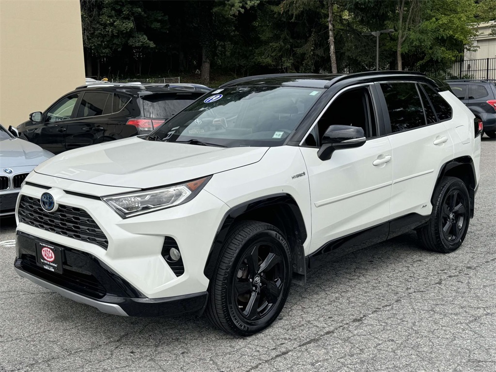 2019 Toyota RAV4 Hybrid XSE photo 3