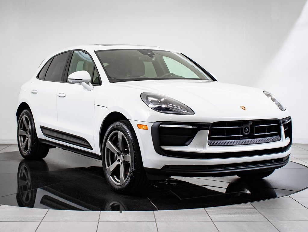 2024 Porsche Macan T photo 10