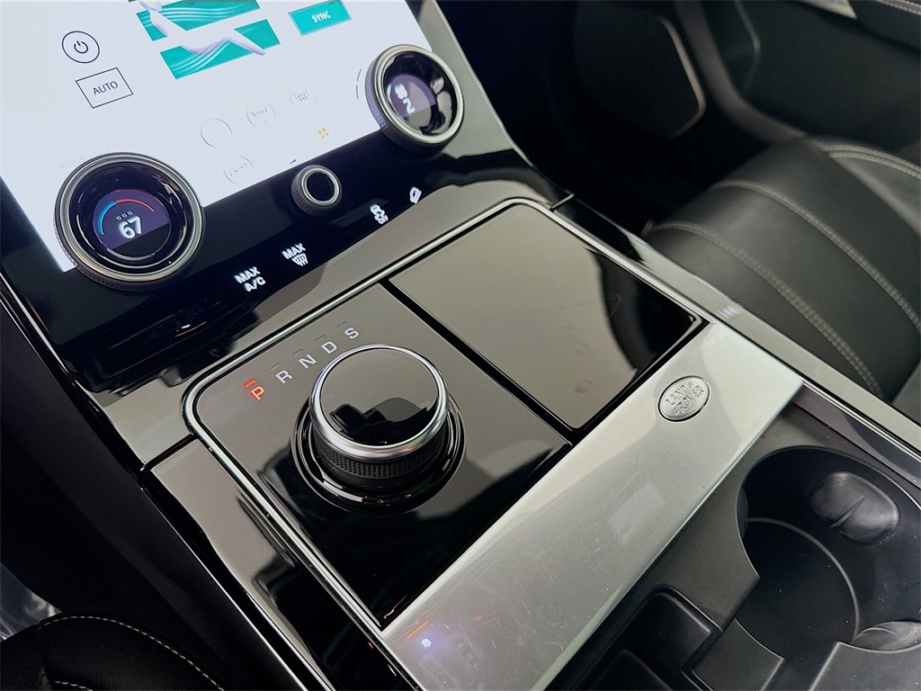 2019 Land Rover Range Rover Velar SE photo 19