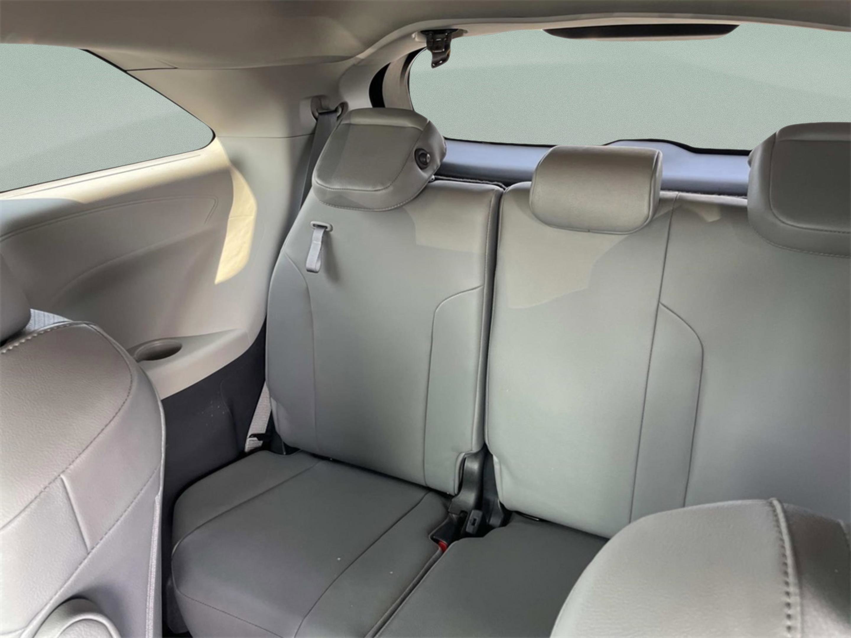 2021 Toyota Sienna XLE photo 7