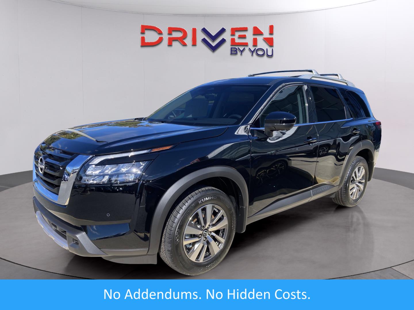 2025 Nissan Pathfinder SL's photo