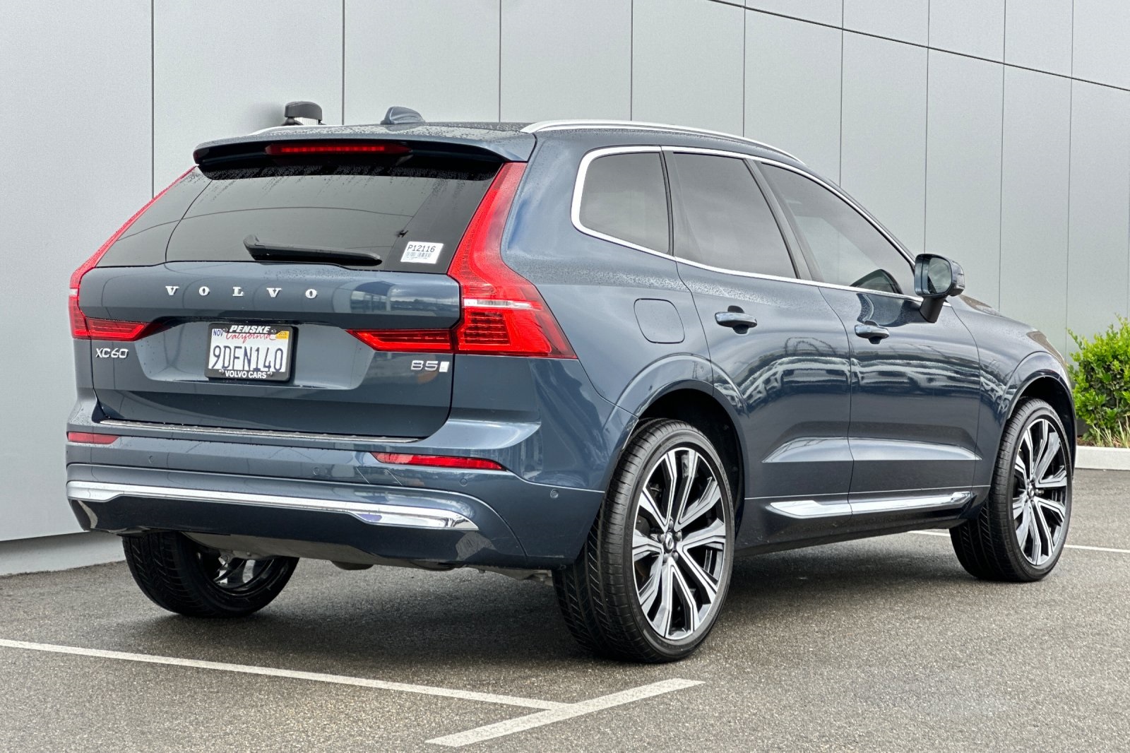 2023 Volvo XC60 B5 Ultimate photo 4