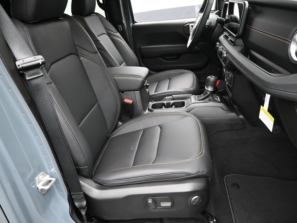 2025 Jeep Gladiator Sport photo 5