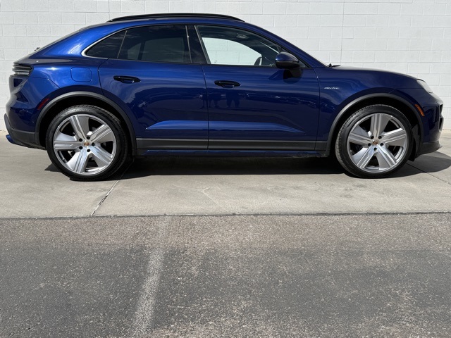 2025 Porsche Macan Electric 4 photo 8