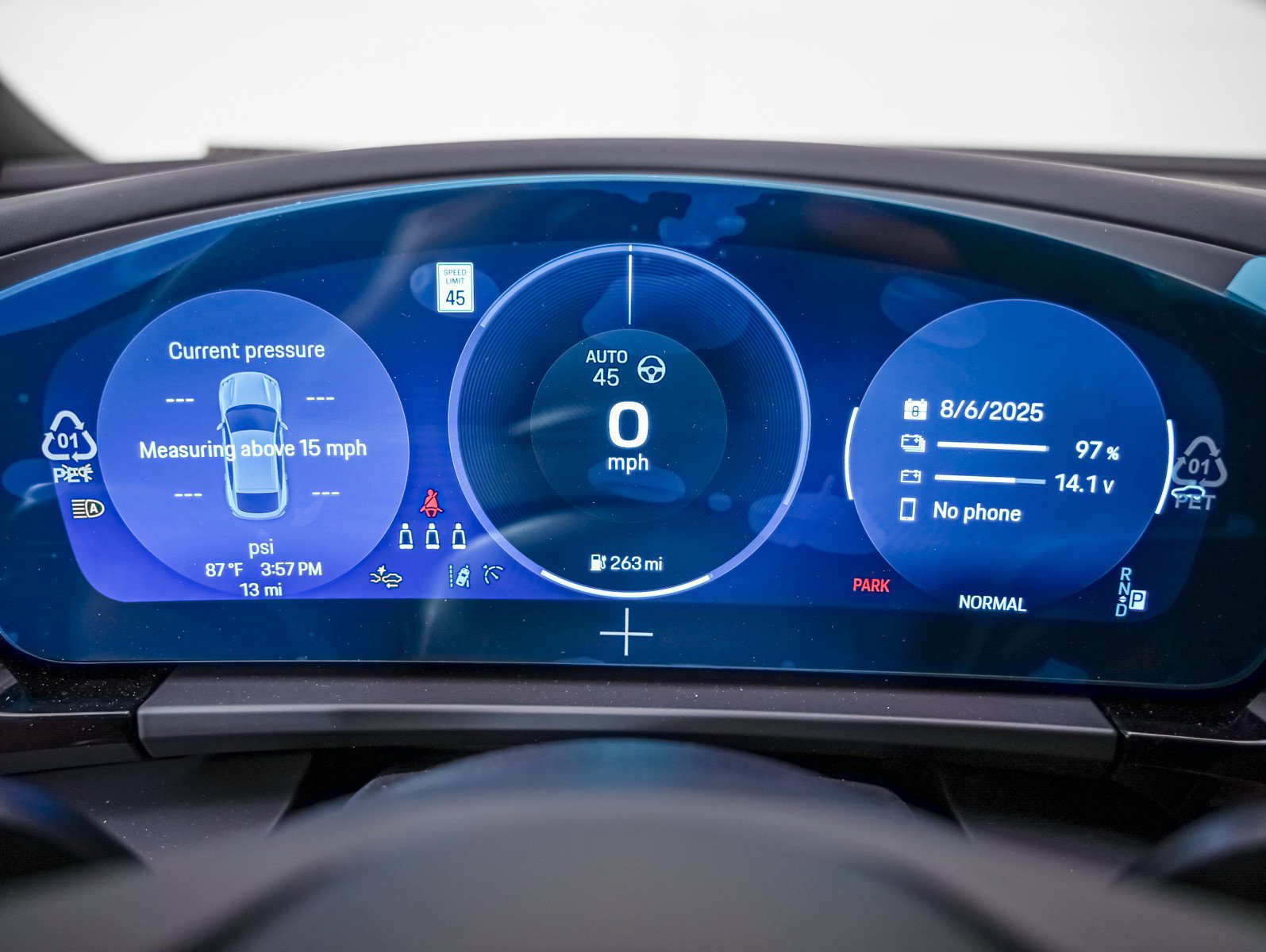 2025 Porsche Macan Electric photo 16