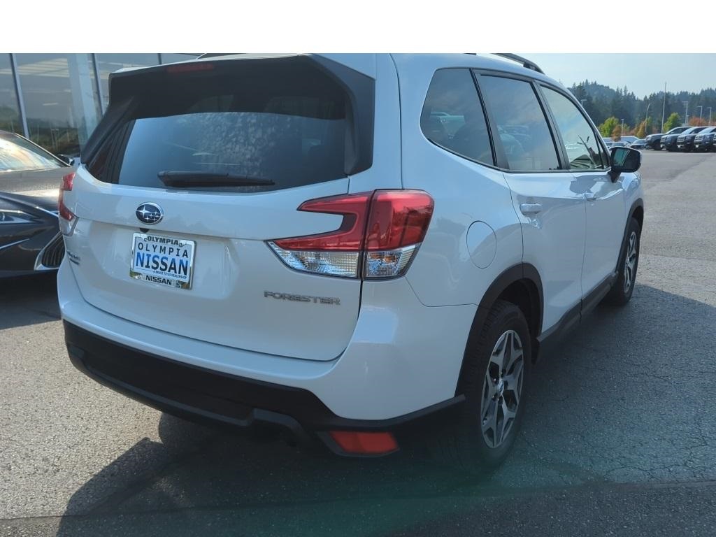 2023 Subaru Forester Premium photo 8