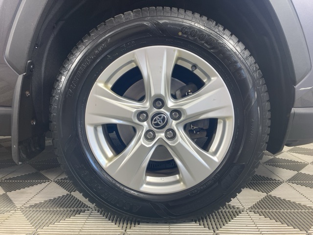 2021 Toyota RAV4 Hybrid XLE photo 8