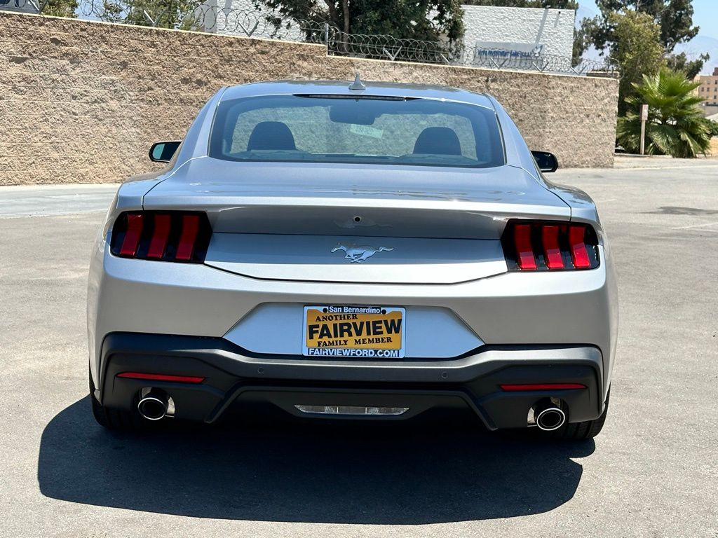 2025 Ford Mustang EcoBoost photo 3