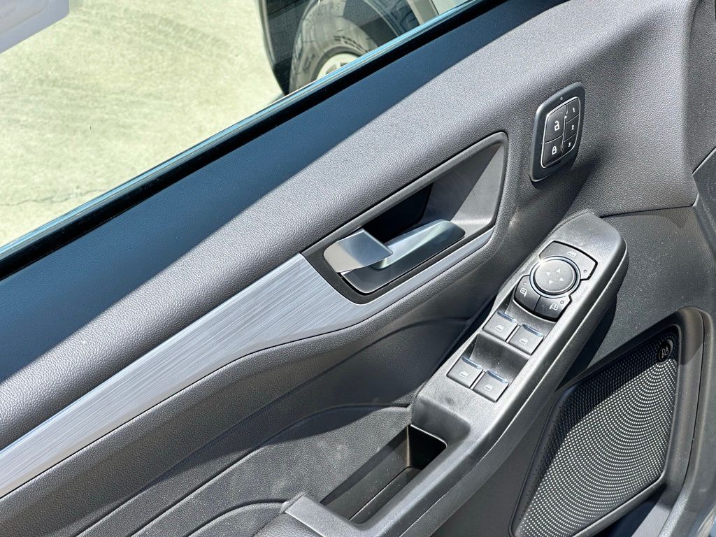 2025 Ford Escape Plug-In Hybrid photo 17