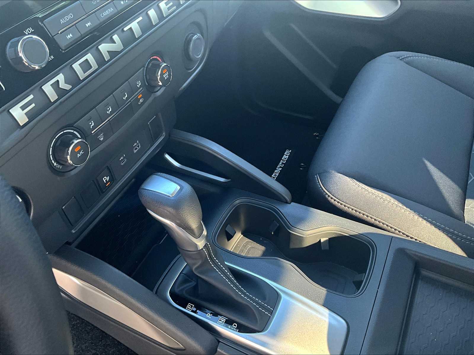 2025 Nissan Frontier SV photo 20