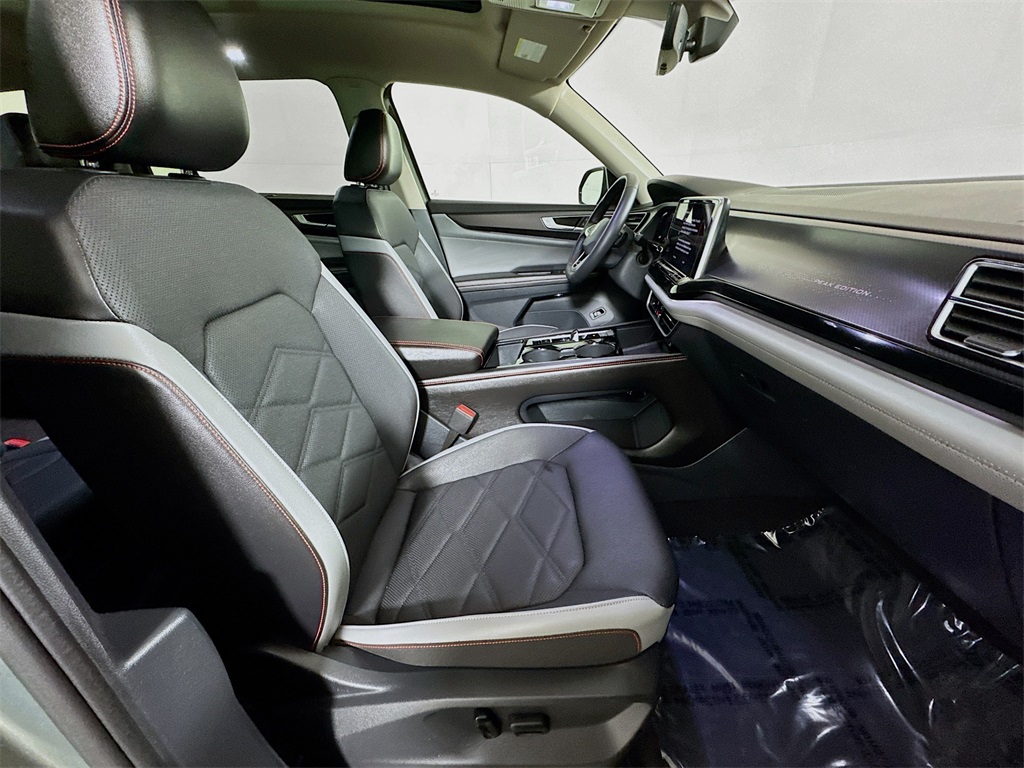 2024 Volkswagen Atlas Peak Edition SEL photo 10