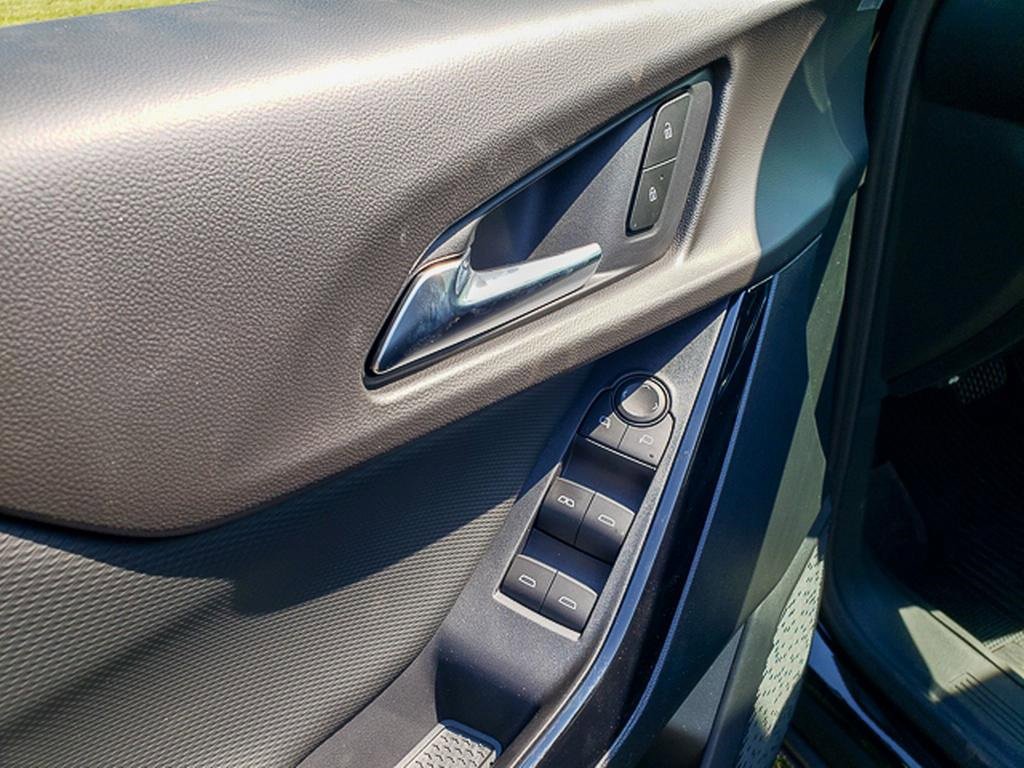 2026 Chevrolet Equinox LT photo 9