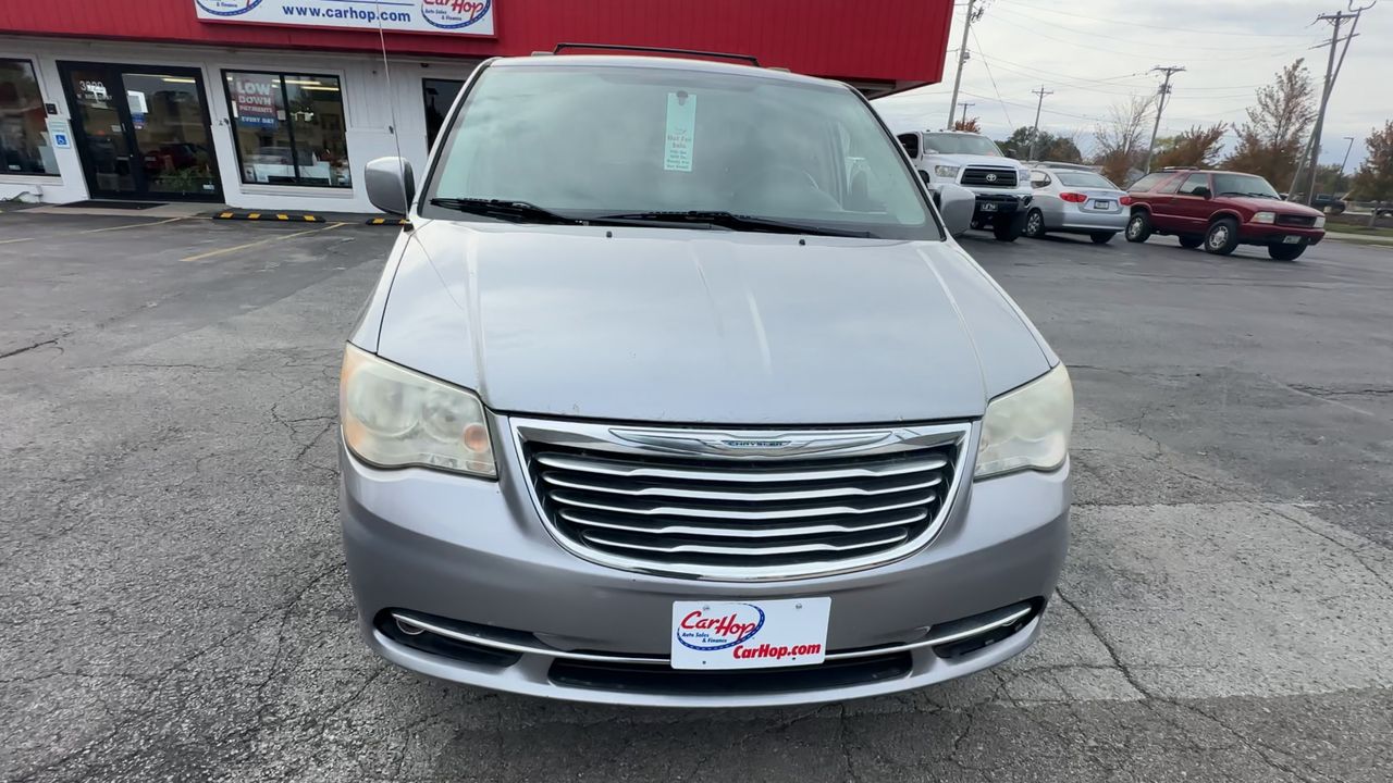 2014 Chrysler Town & Country Touring photo 3
