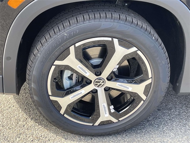 2025 Volkswagen Tiguan SE photo 9