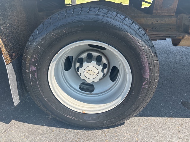 2008 Chevrolet Express Cutaway 3500 Base photo 4