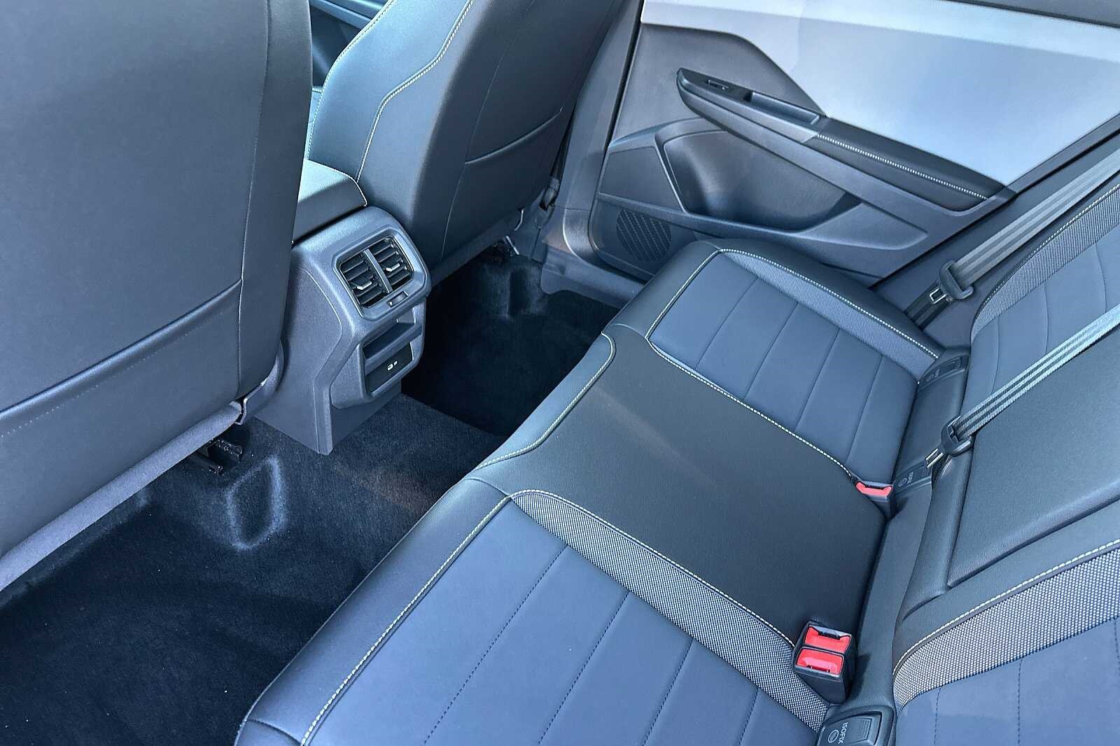 2024 Volkswagen Taos SE photo 12