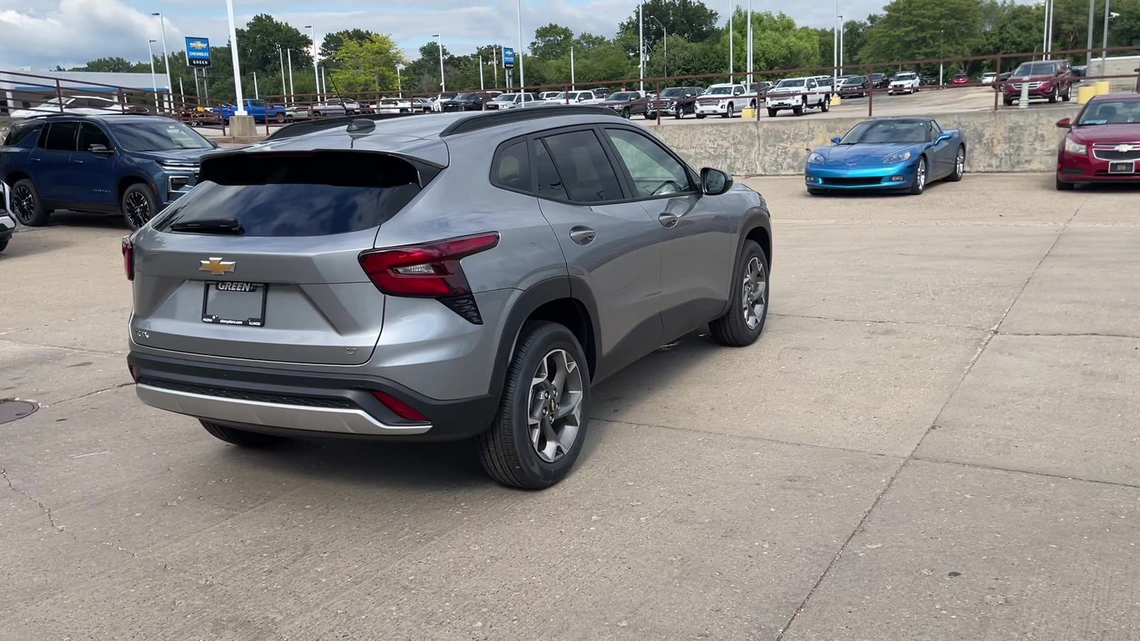 2025 Chevrolet Trax LT photo 8