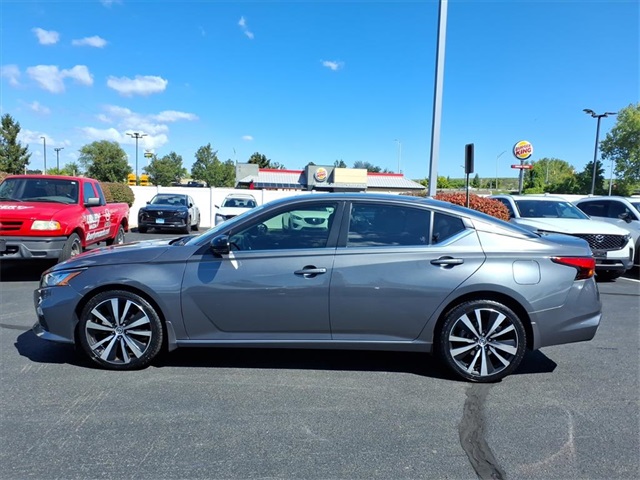 2019 Nissan Altima 2.5 SR photo 2