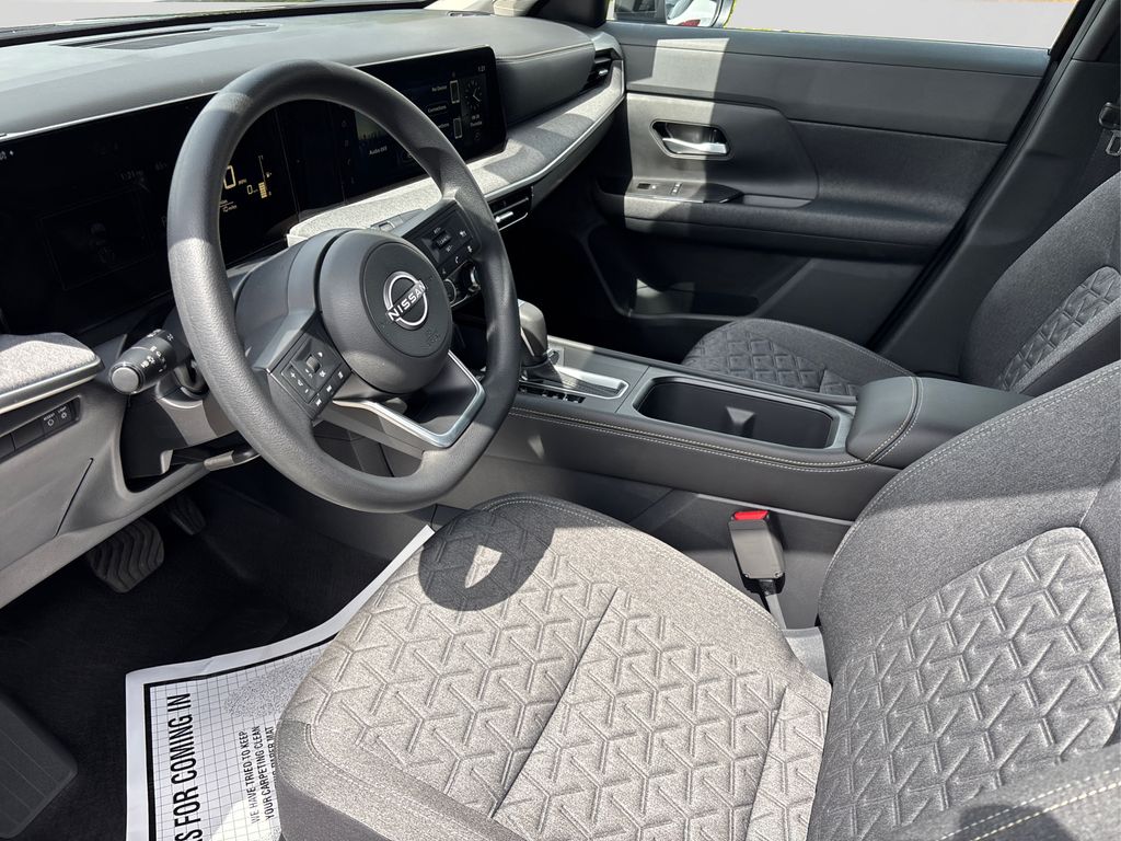 2025 Nissan Kicks SV photo 8