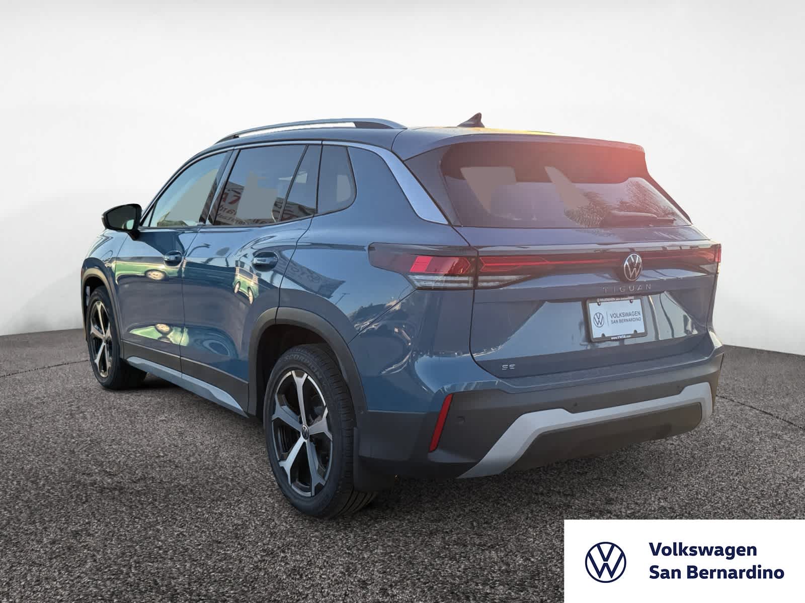 2025 Volkswagen Tiguan SE photo 3