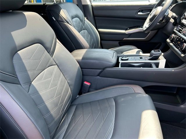 2024 Nissan Pathfinder Platinum photo 23