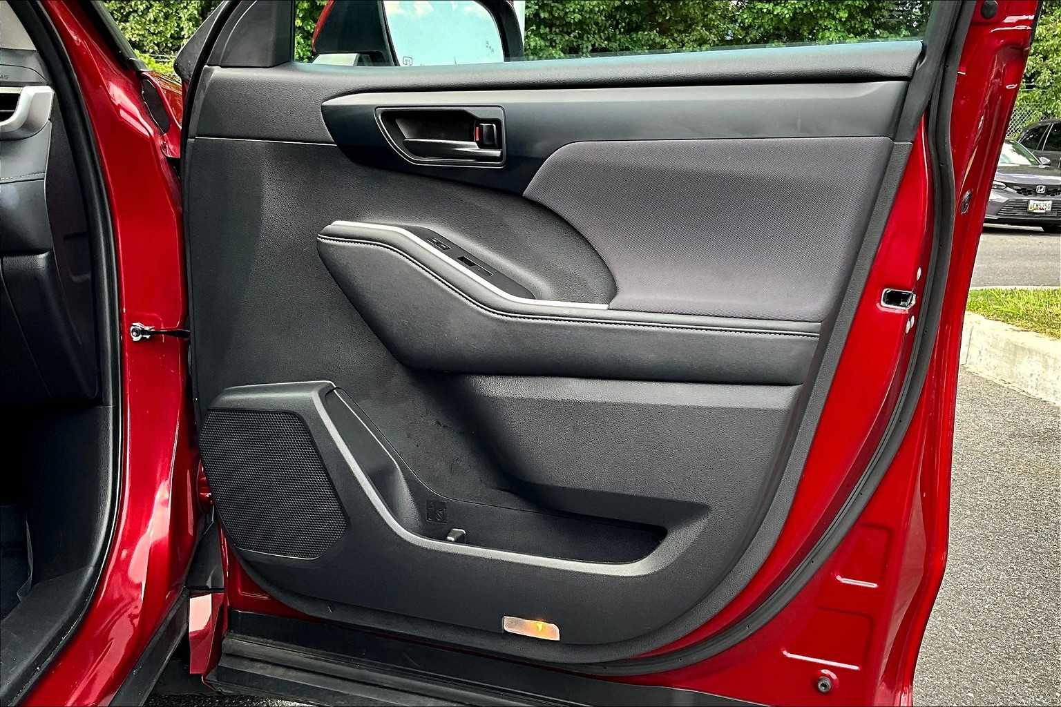 2024 Toyota Highlander LE photo 22