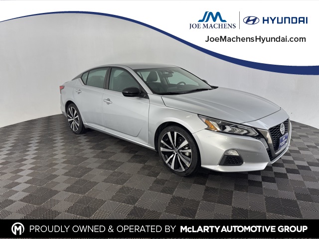 2021 Nissan Altima SR's photo