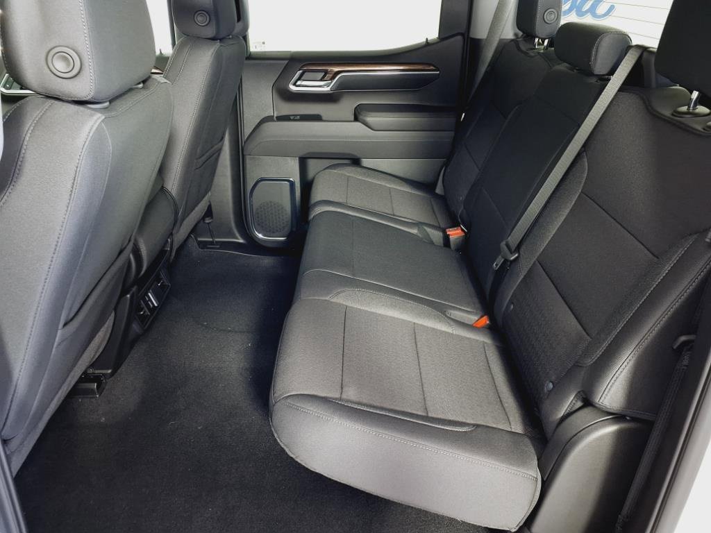 2025 Chevrolet Silverado 1500 LT photo 16