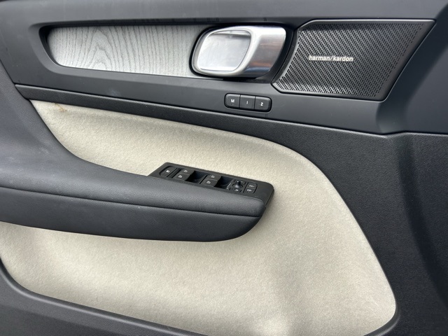 2024 Volvo XC40 Plus photo 6