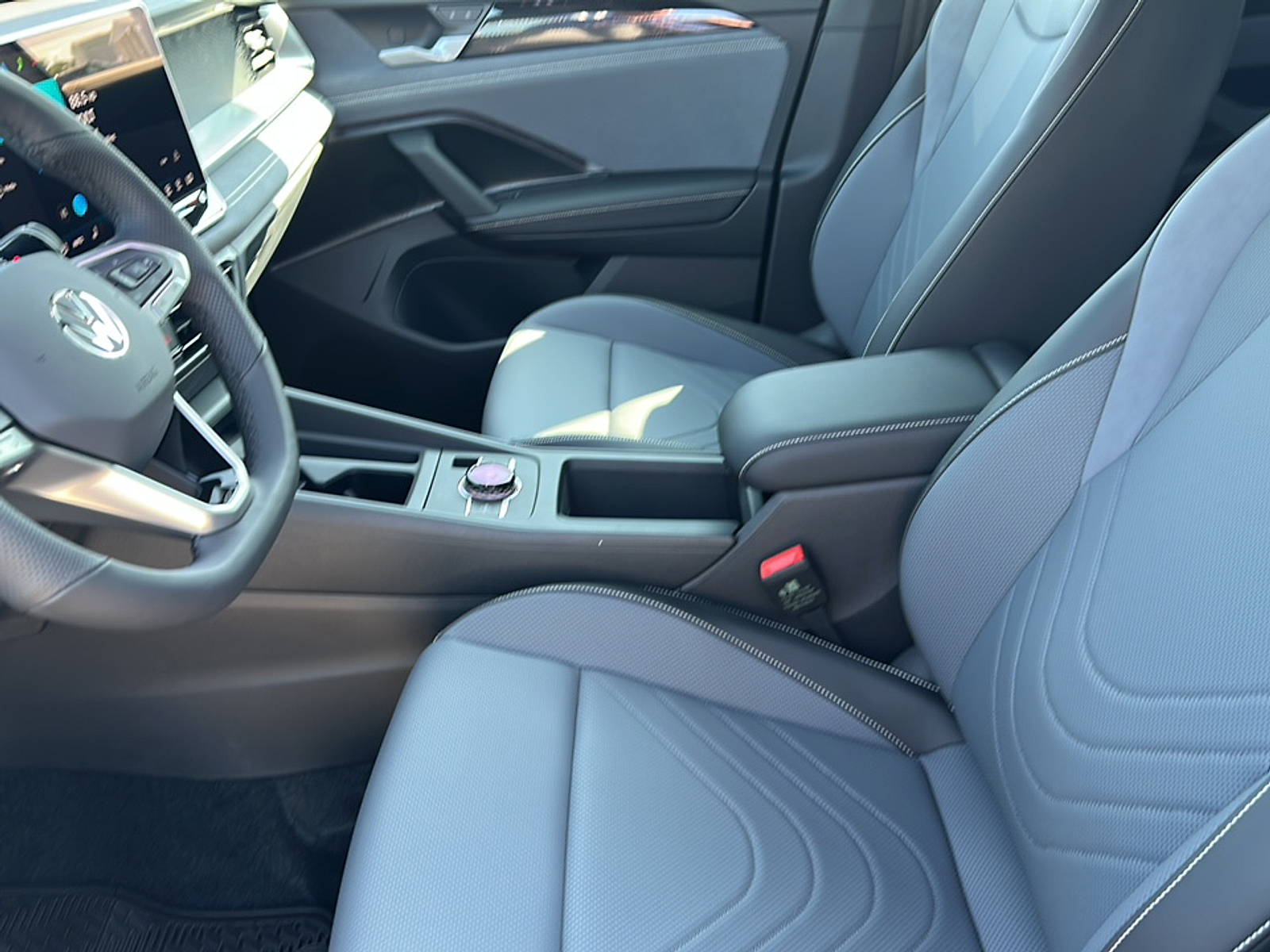 2025 Volkswagen Tiguan SE R-Line Black photo 3