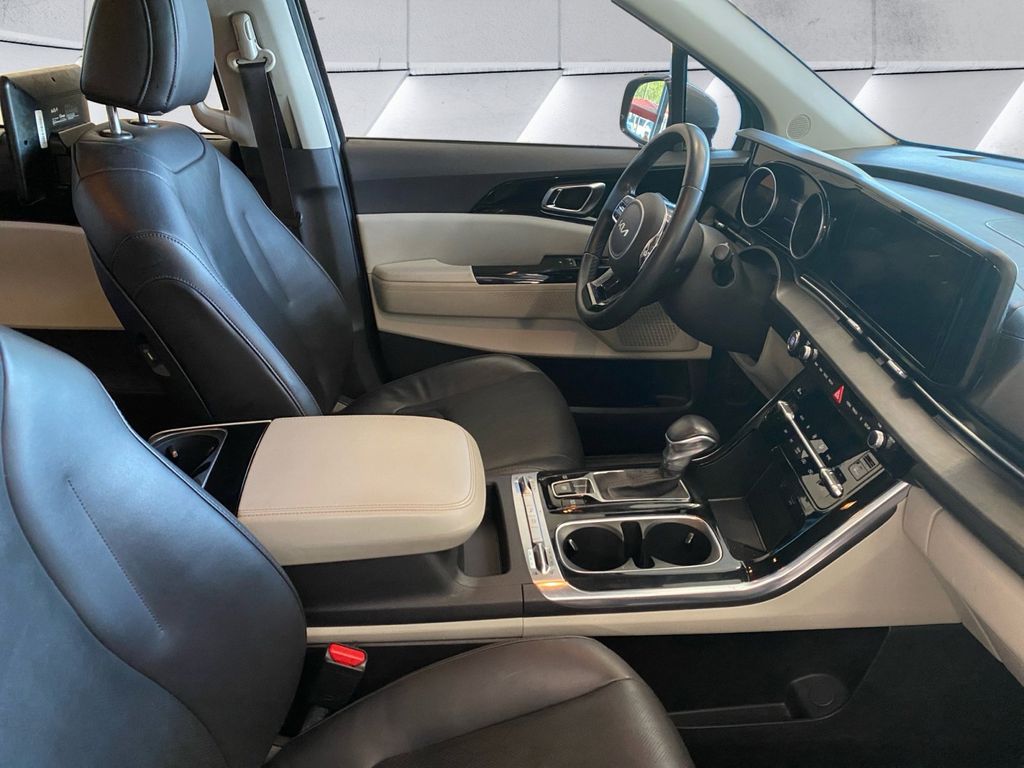 2022 Kia Carnival SX photo 11