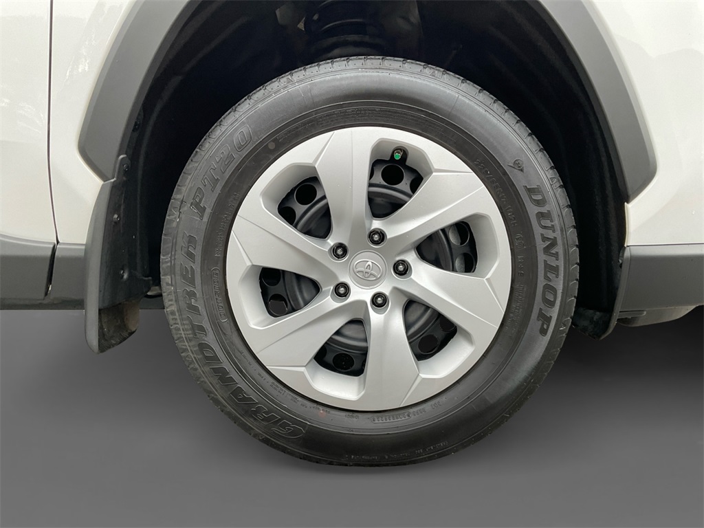 2024 Toyota RAV4 LE photo 7