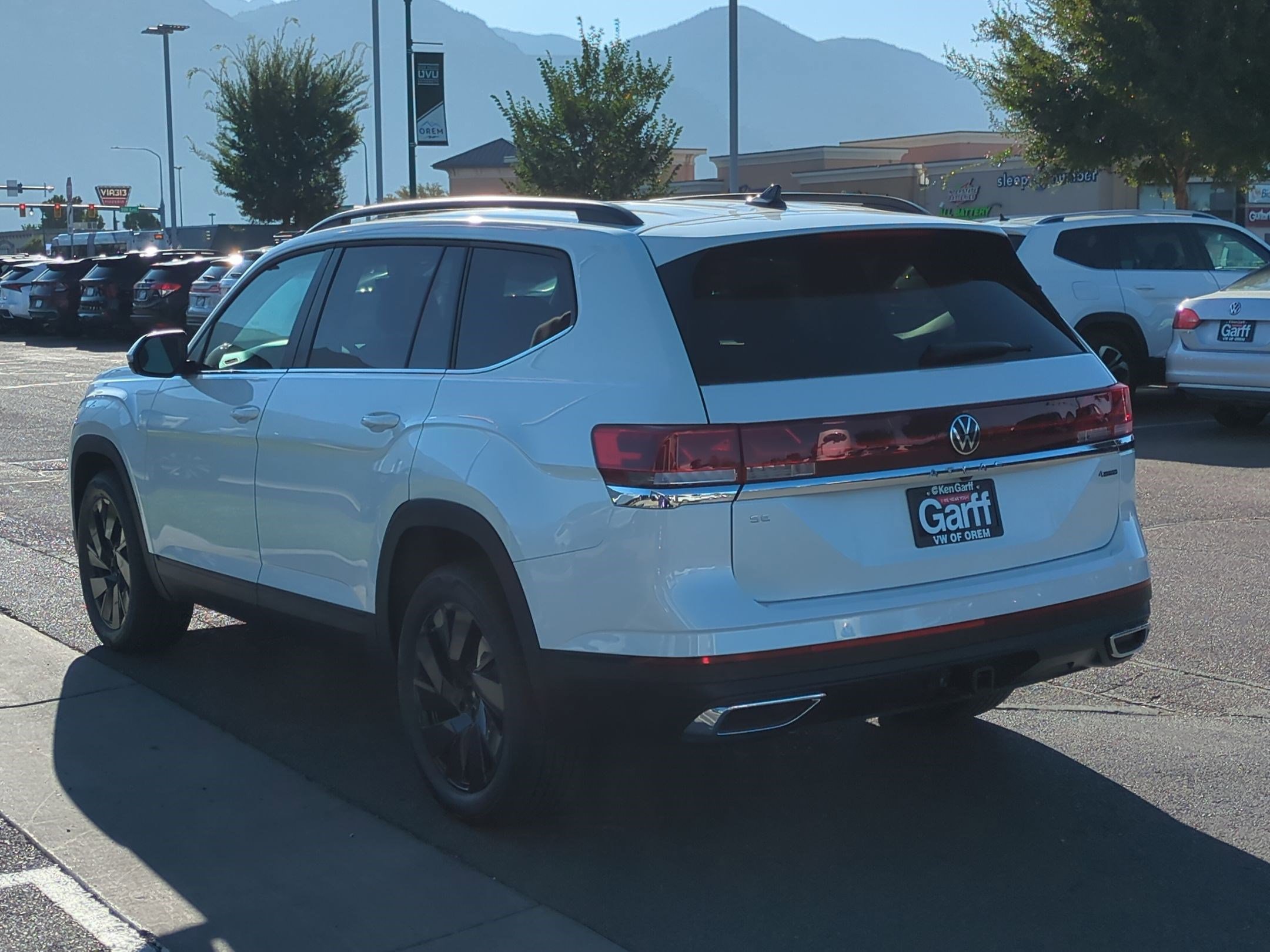 2026 Volkswagen Atlas SE Technology photo 2