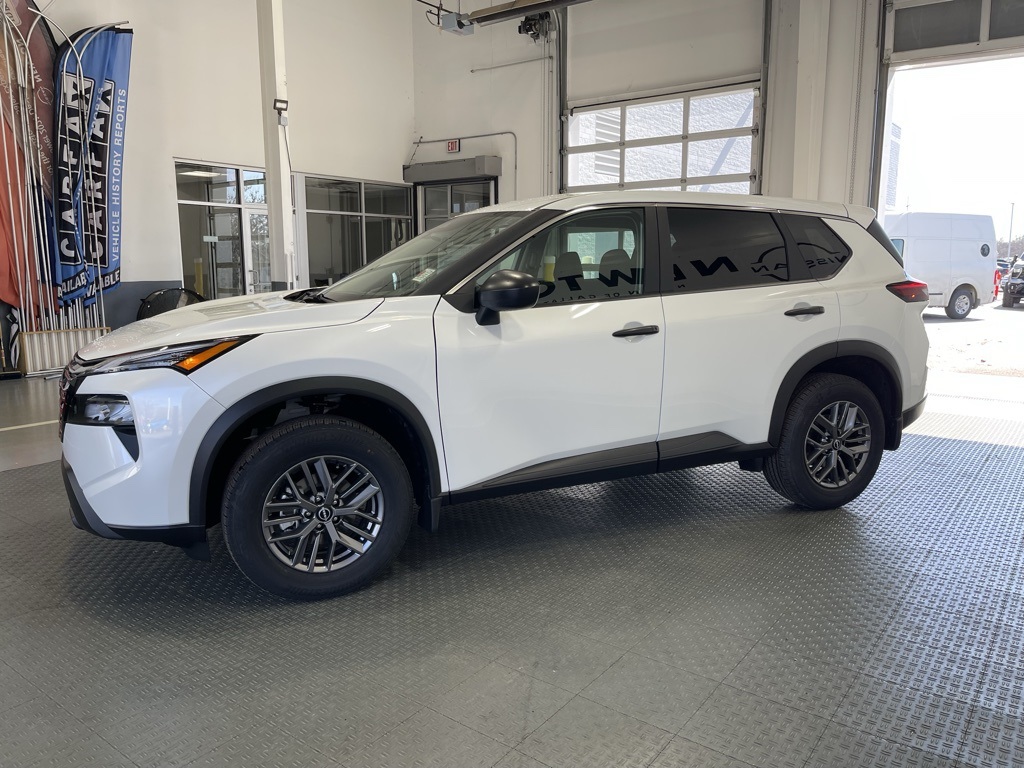 2025 Nissan Rogue S photo 3