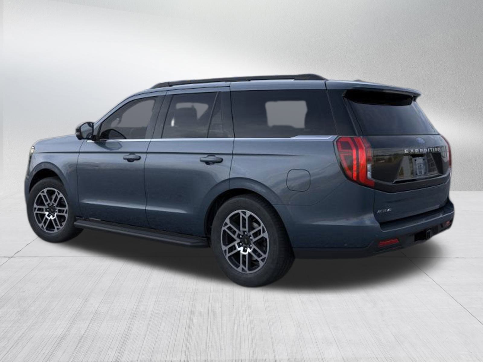 2025 Ford Expedition photo 3