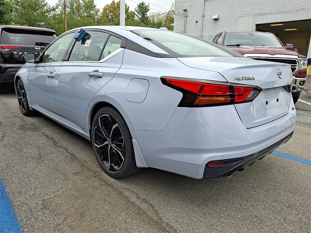 2024 Nissan Altima 2.5 SR photo 3