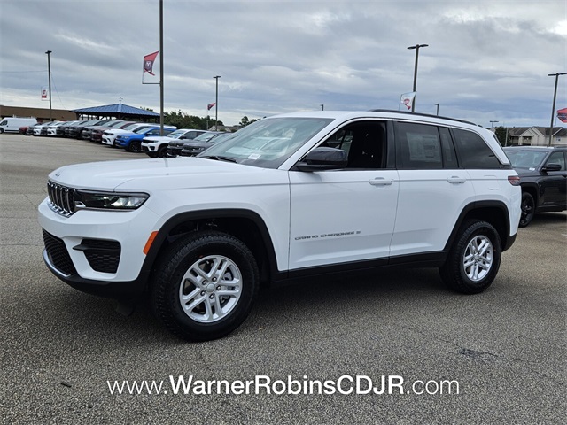 2025 Jeep Grand Cherokee Laredo photo 3