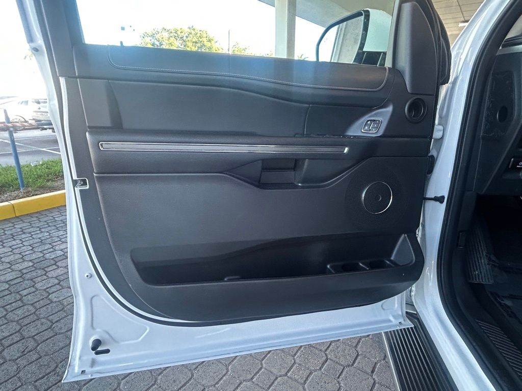 2022 Ford Expedition XLT photo 30